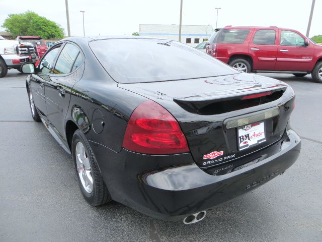 Pontiac Grand Prix 2005 photo 16