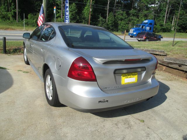 Pontiac Grand Prix 2006 photo 1