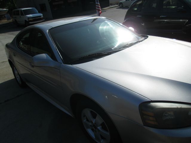 Pontiac Grand Prix 2006 photo 2