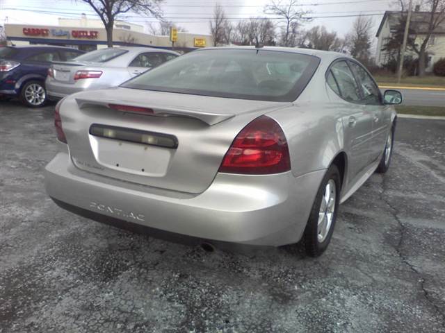 Pontiac Grand Prix 2006 photo 2