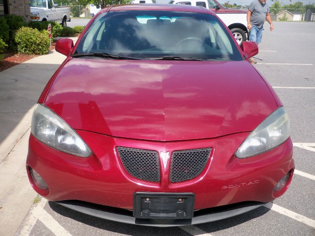 Pontiac Grand Prix 2006 photo 2