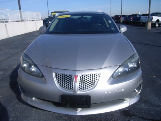 Pontiac Grand Prix 2006 photo 2