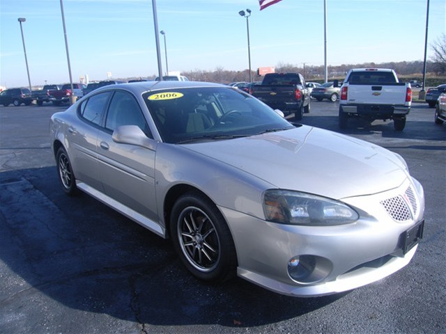 Pontiac Grand Prix 2006 photo 3