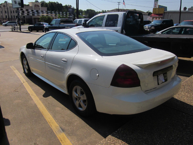 Pontiac Grand Prix 2006 photo 2