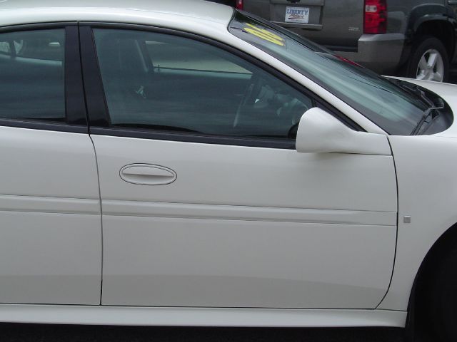 Pontiac Grand Prix 2006 photo 24