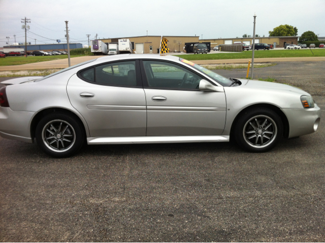 Pontiac Grand Prix 2006 photo 2