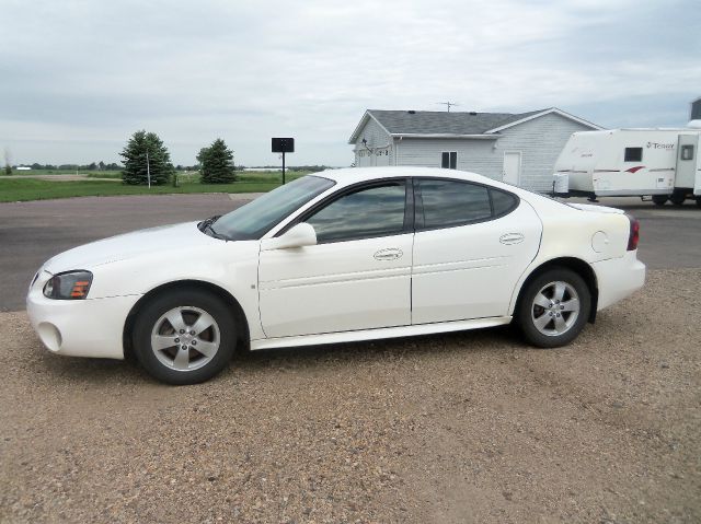 Pontiac Grand Prix 2006 photo 2