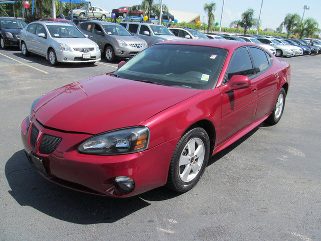 Pontiac Grand Prix 2006 photo 2