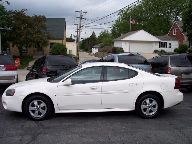 Pontiac Grand Prix SE Sedan