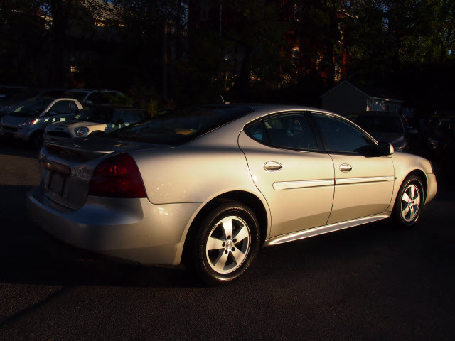 Pontiac Grand Prix 2006 photo 1