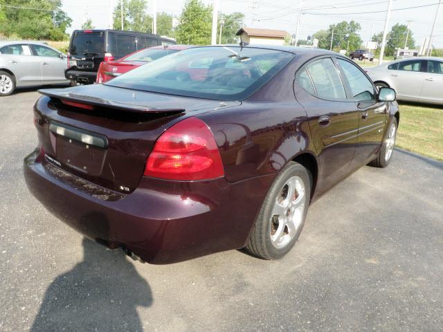 Pontiac Grand Prix 2006 photo 2