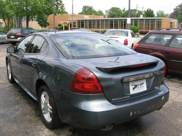 Pontiac Grand Prix 2006 photo 2