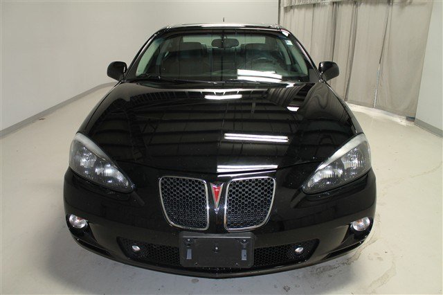 Pontiac Grand Prix 2006 photo 2