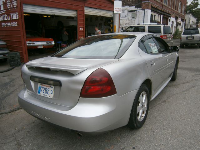 Pontiac Grand Prix 2006 photo 4