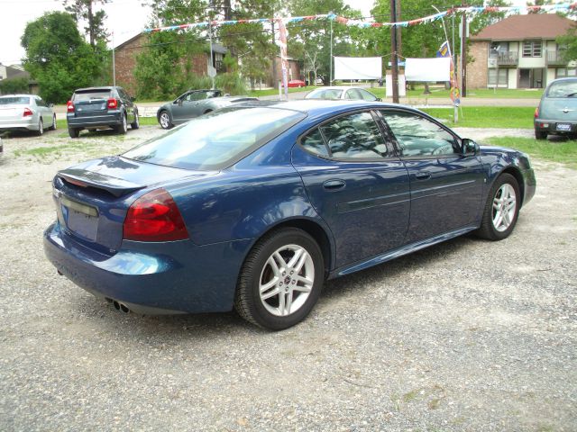 Pontiac Grand Prix 2006 photo 2