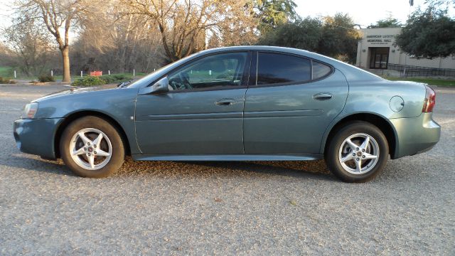 Pontiac Grand Prix 2006 photo 2