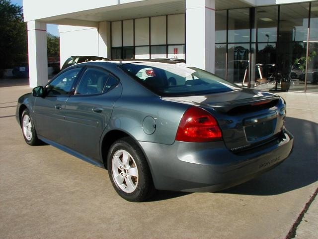 Pontiac Grand Prix 2006 photo 2