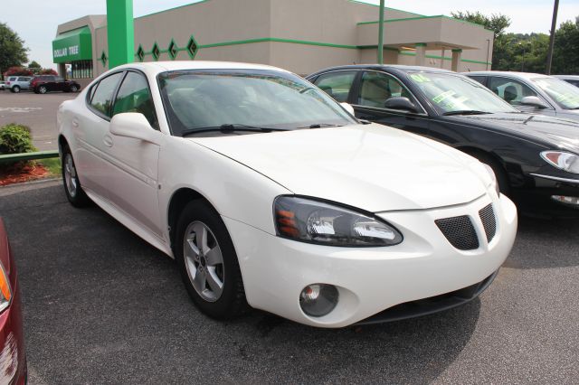 Pontiac Grand Prix 2006 photo 2