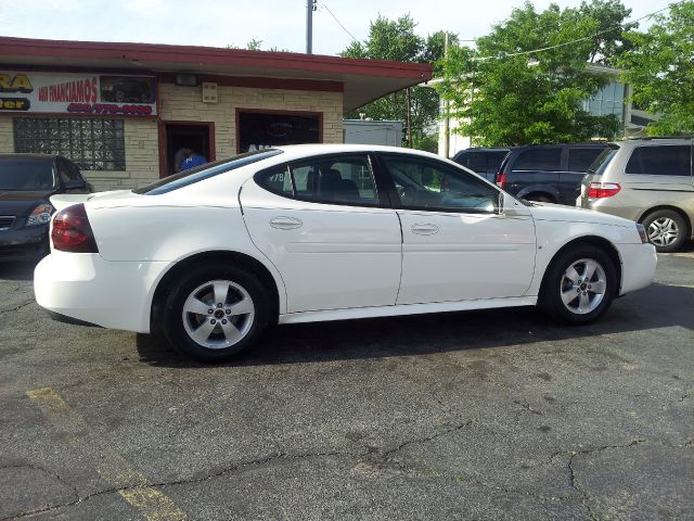 Pontiac Grand Prix 2006 photo 12