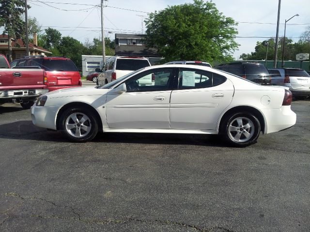 Pontiac Grand Prix 2006 photo 13