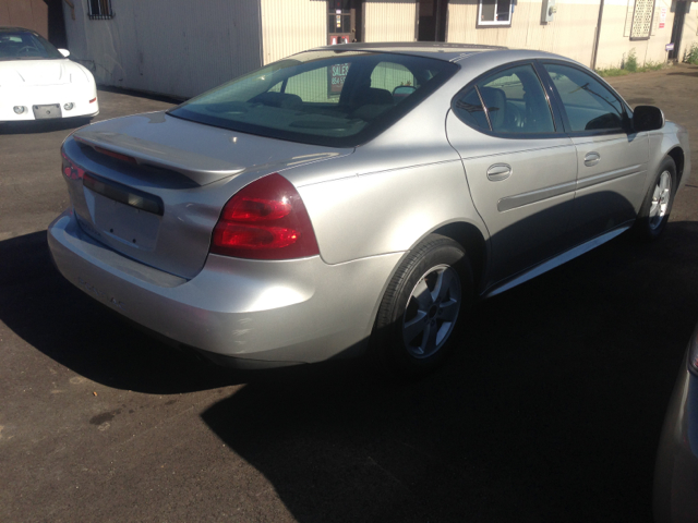 Pontiac Grand Prix 2006 photo 2