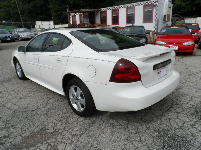 Pontiac Grand Prix 2006 photo 1