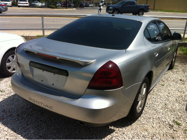 Pontiac Grand Prix 2006 photo 2