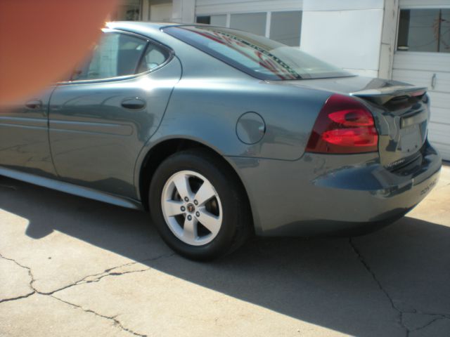 Pontiac Grand Prix Base Sedan