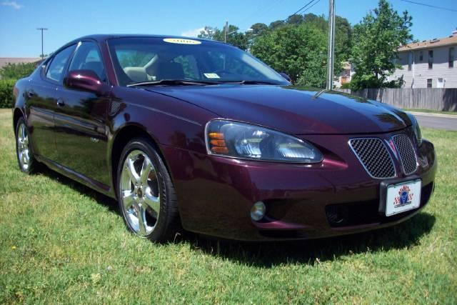 Pontiac Grand Prix 2006 photo 2