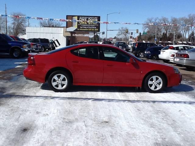 Pontiac Grand Prix 2007 photo 2