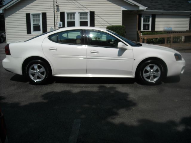 Pontiac Grand Prix 2007 photo 2