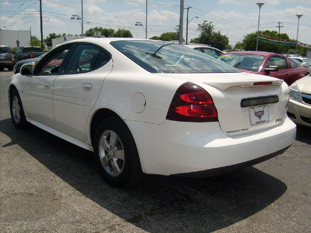 Pontiac Grand Prix 2007 photo 2