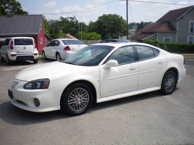 Pontiac Grand Prix 2007 photo 2