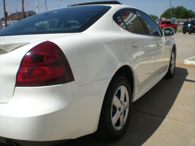 Pontiac Grand Prix 2008 photo 3