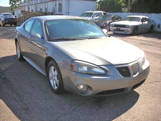 Pontiac Grand Prix 2008 photo 2