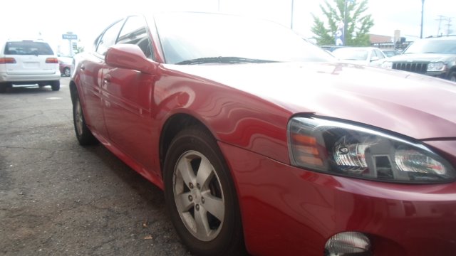 Pontiac Grand Prix 2008 photo 2