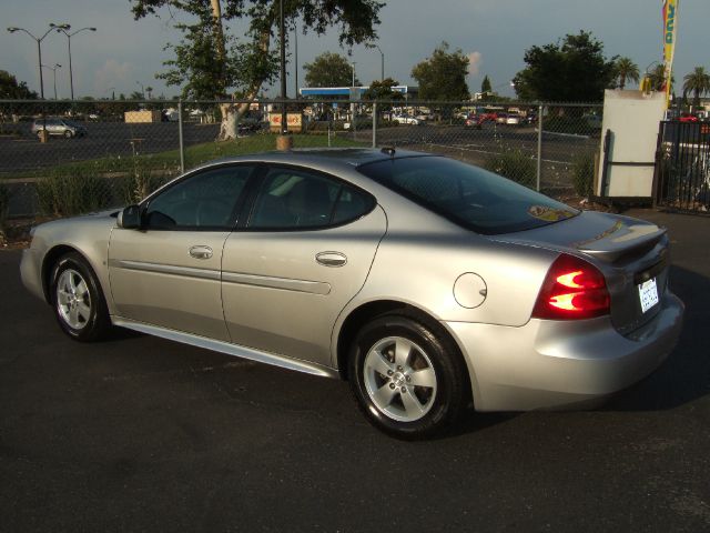 Pontiac Grand Prix 2008 photo 3