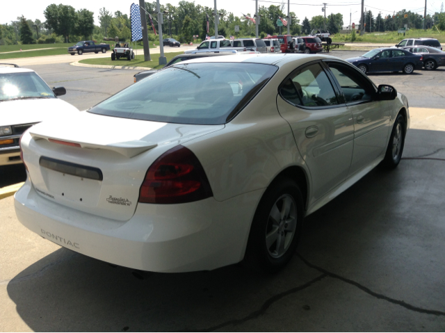 Pontiac Grand Prix 2008 photo 2