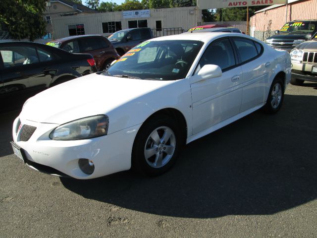 Pontiac Grand Prix 2008 photo 2