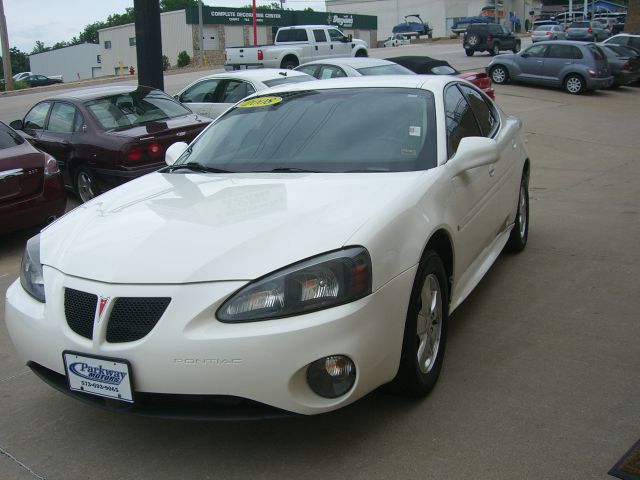 Pontiac Grand Prix 2008 photo 2