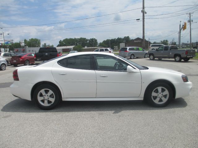 Pontiac Grand Prix 2008 photo 18