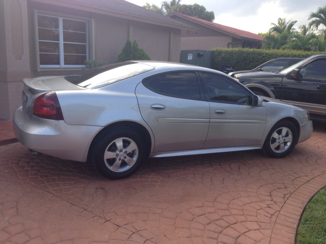 Pontiac Grand Prix 2008 photo 2