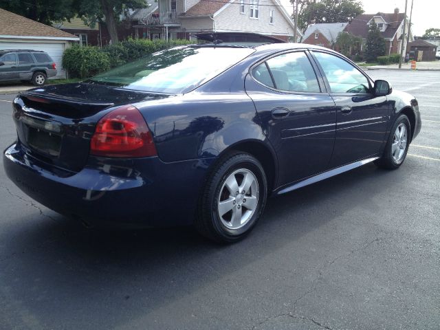 Pontiac Grand Prix 2008 photo 2