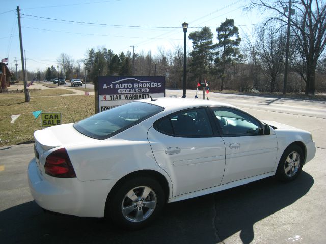 Pontiac Grand Prix 2008 photo 2