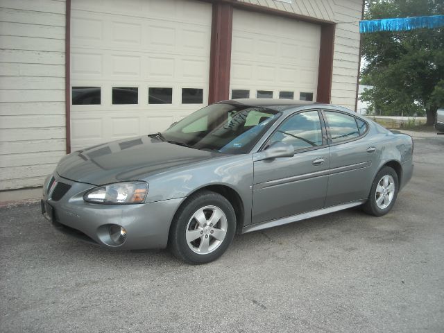 Pontiac Grand Prix 2008 photo 2