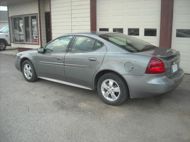 Pontiac Grand Prix 2008 photo 3