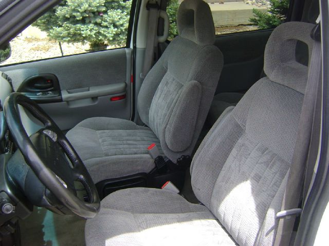 Pontiac Montana 2000 photo 1