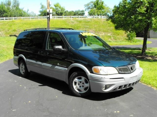 Pontiac Montana 2001 photo 2