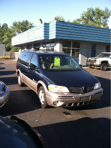 Pontiac Montana 2001 photo 2