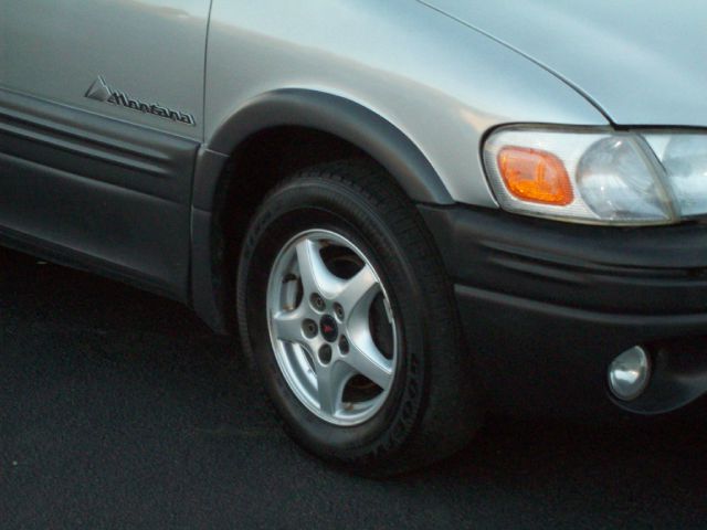 Pontiac Montana 2002 photo 1